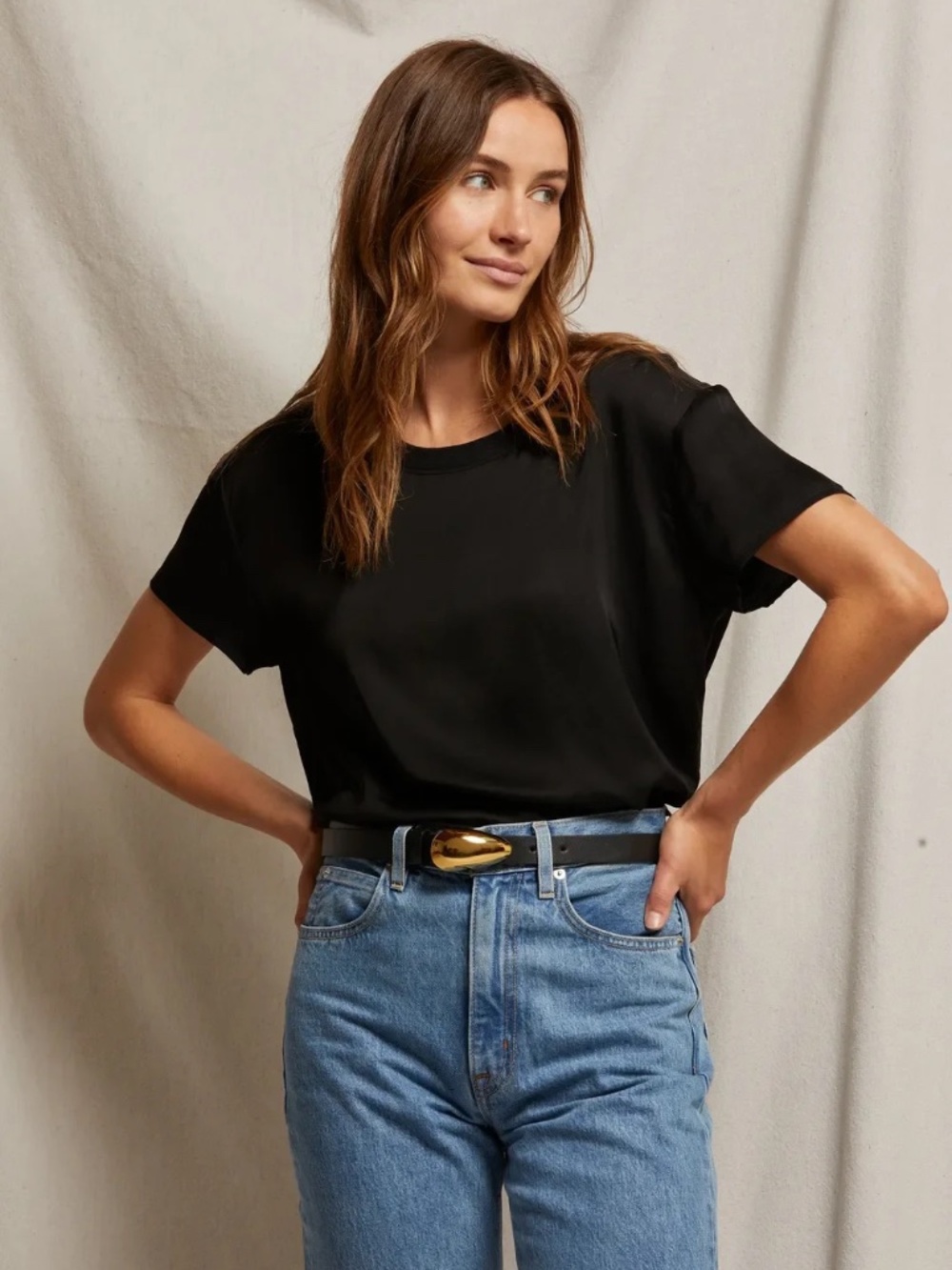 NWT Perfectwhitetee Delphine Luxe Satin Crewneck T-Shirt in Black | Size Large